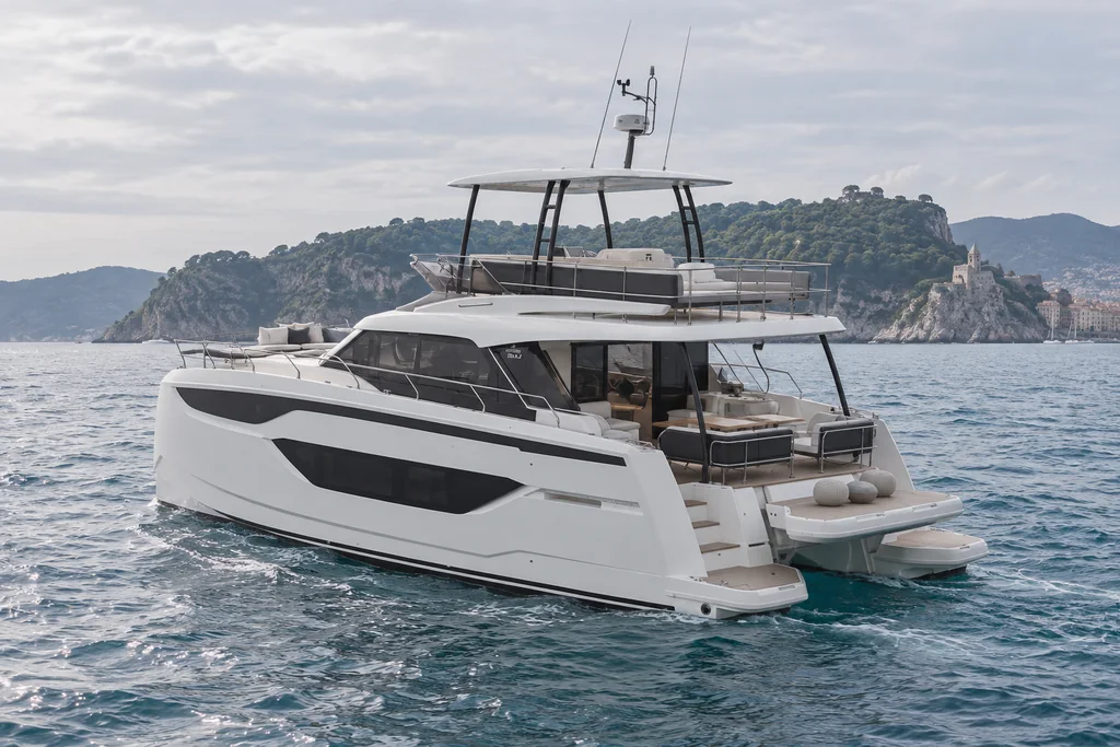 Prestige M48 sulla costa di La Spezia